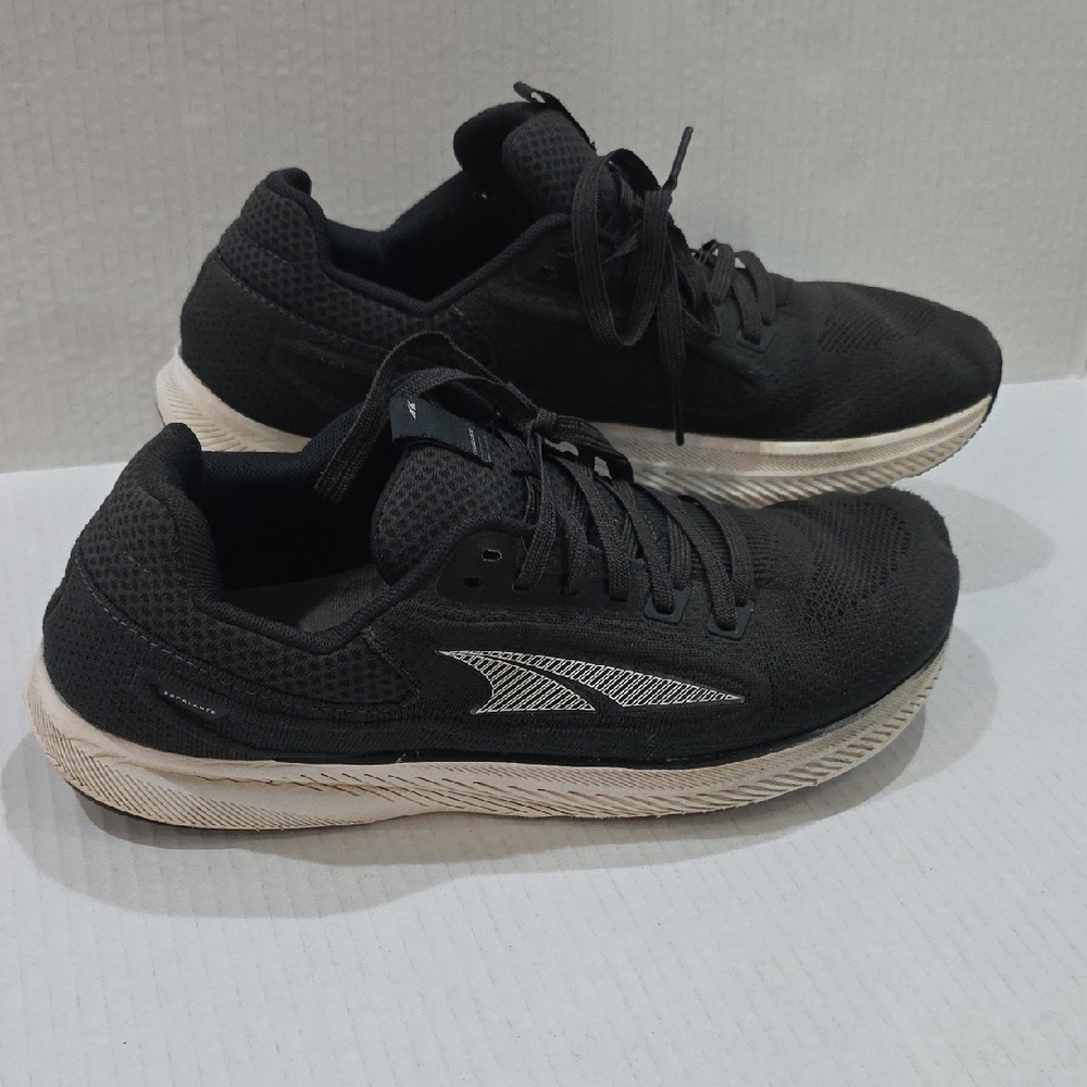 Ultra Escalante Mens Black Athletic Shoes with White Sole Size 11 - Picture 3 of 9